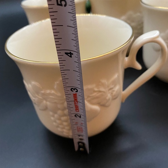 💥SOLD💥 EUC Lenox Cream Colored and Gold Grape Design Mugs - Picture 8 of 8